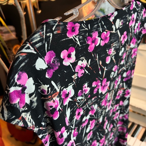 Ann Taylor Black and Pink Floral Top L - Picture 7 of 12